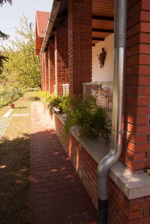 Апартаменти Kincsem Apartman Бадачоньтомай Номер фото